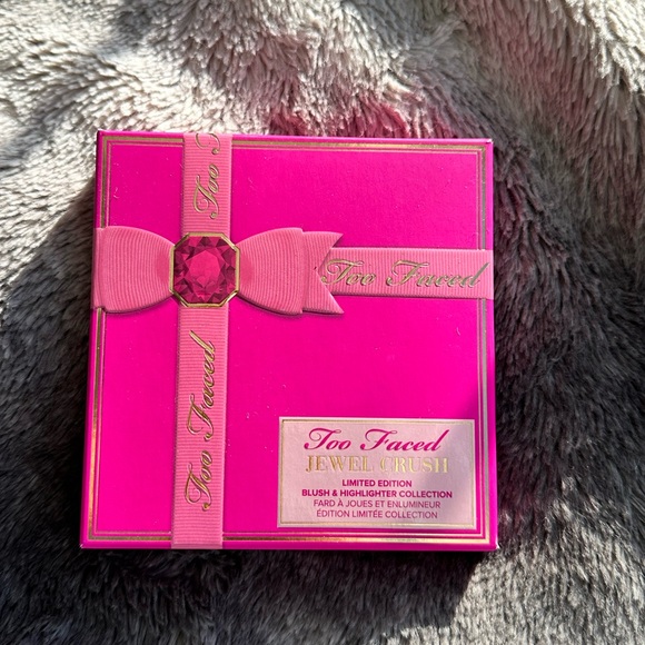 Too Faced Jewel Crush Blush & Highlighter - Picture 2 of 4